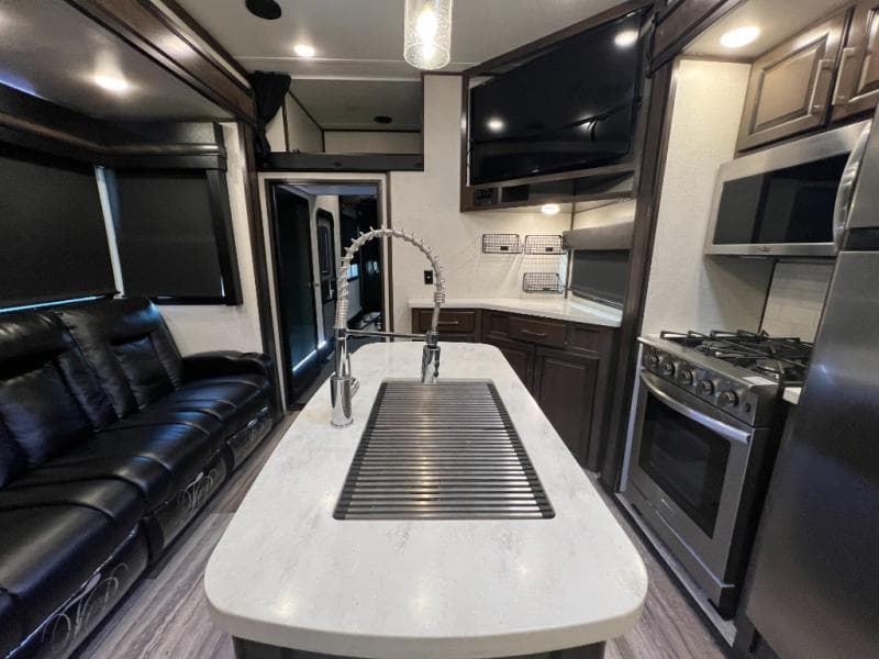 2022 Dutchmen 2022 Dutchmen Voltage - thumbnail 11