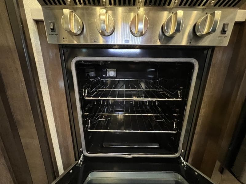 2022 Dutchmen 2022 Dutchmen Voltage - thumbnail 17