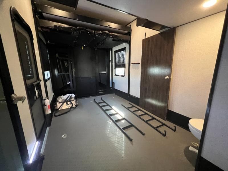 2022 Dutchmen 2022 Dutchmen Voltage - thumbnail 26