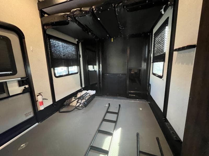 2022 Dutchmen 2022 Dutchmen Voltage - thumbnail 27