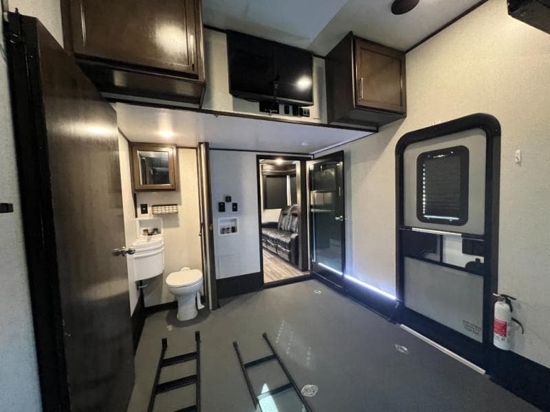 2022 Dutchmen 2022 Dutchmen Voltage - thumbnail 29