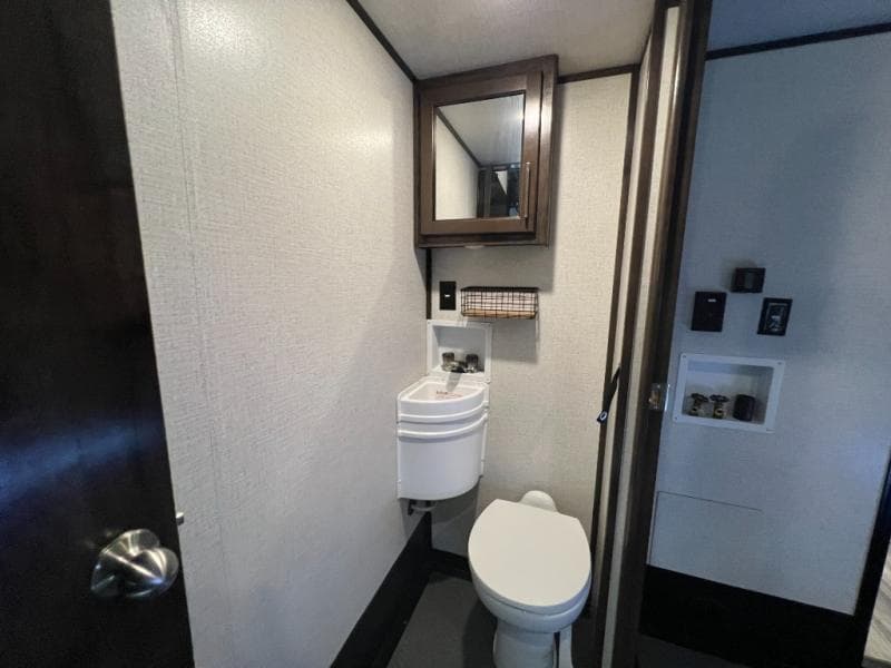 2022 Dutchmen 2022 Dutchmen Voltage - thumbnail 30