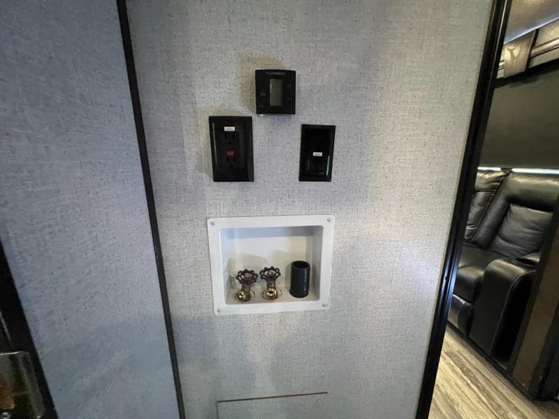 2022 Dutchmen 2022 Dutchmen Voltage - thumbnail 31