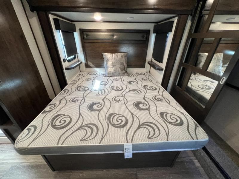 2022 Dutchmen 2022 Dutchmen Voltage - thumbnail 33