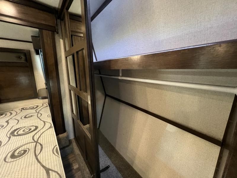 2022 Dutchmen 2022 Dutchmen Voltage - thumbnail 34