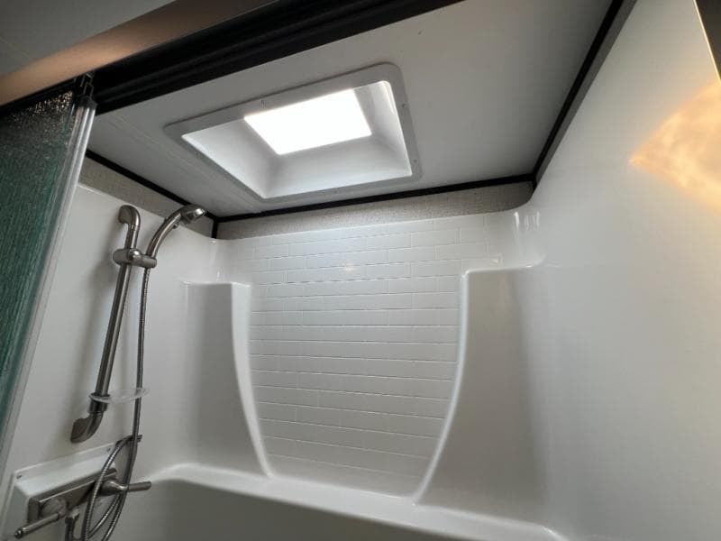 2022 Dutchmen 2022 Dutchmen Voltage - thumbnail 37