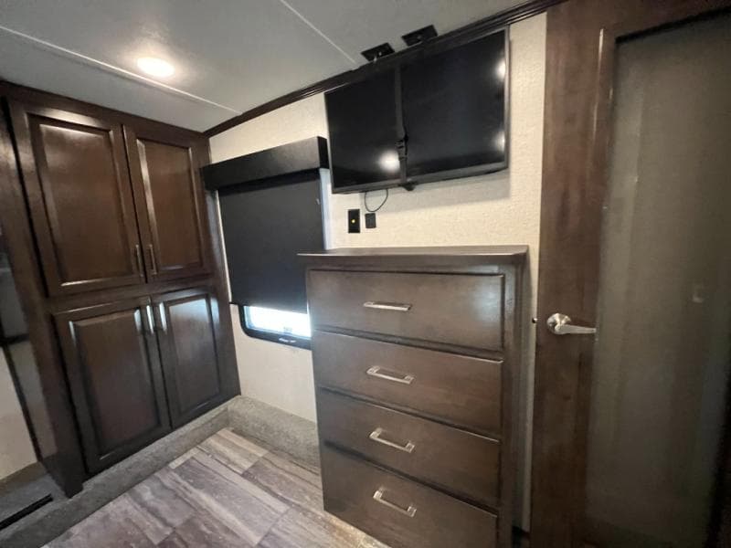 2022 Dutchmen 2022 Dutchmen Voltage - thumbnail 41