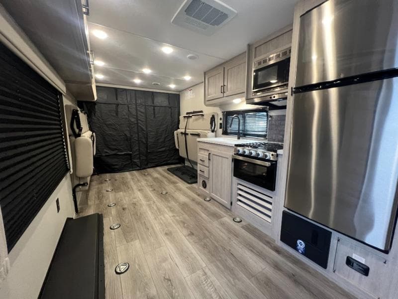 2024 Coachmen 2024 Coachmen Catalina Trail Blazer - thumbnail 11