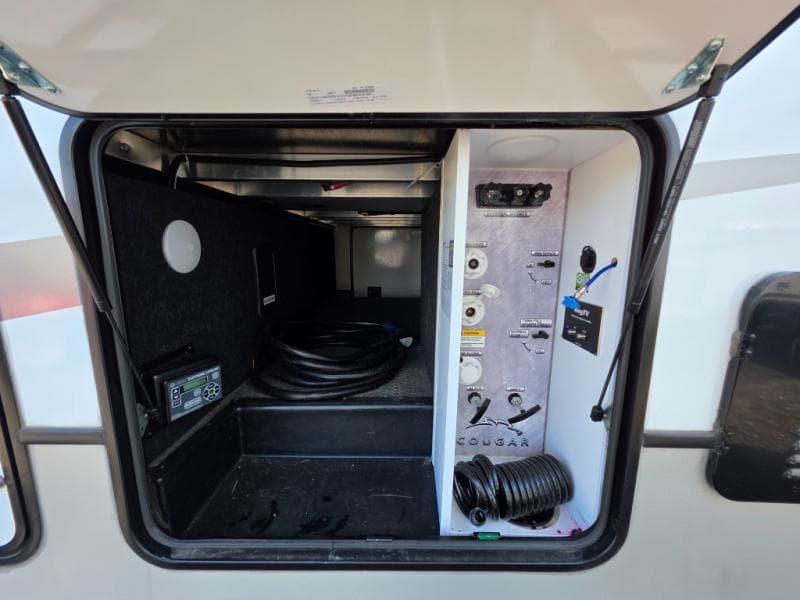 2025 Keystone 2025 Keystone Cougar Half-Ton - thumbnail 11