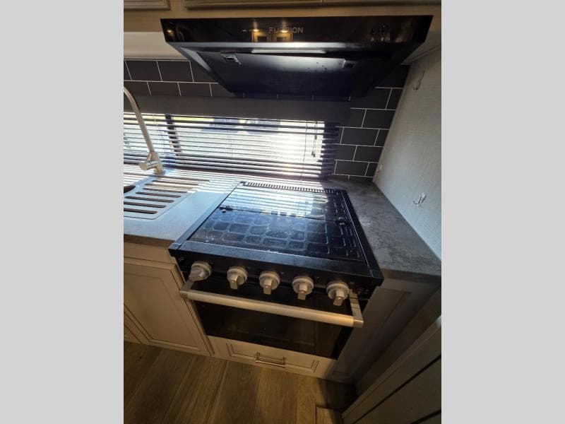 2025 Keystone 2025 Keystone Cougar Half-Ton - thumbnail 18