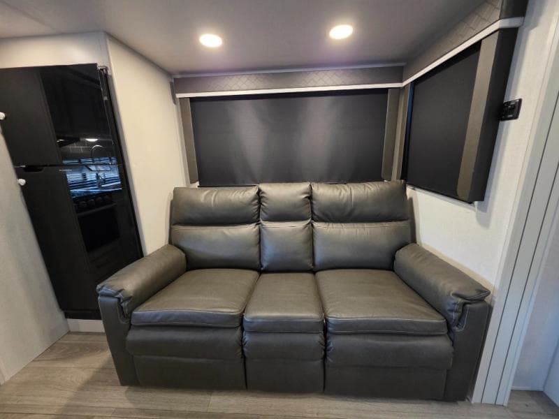 2025 Keystone 2025 Keystone Cougar Half-Ton - thumbnail 24