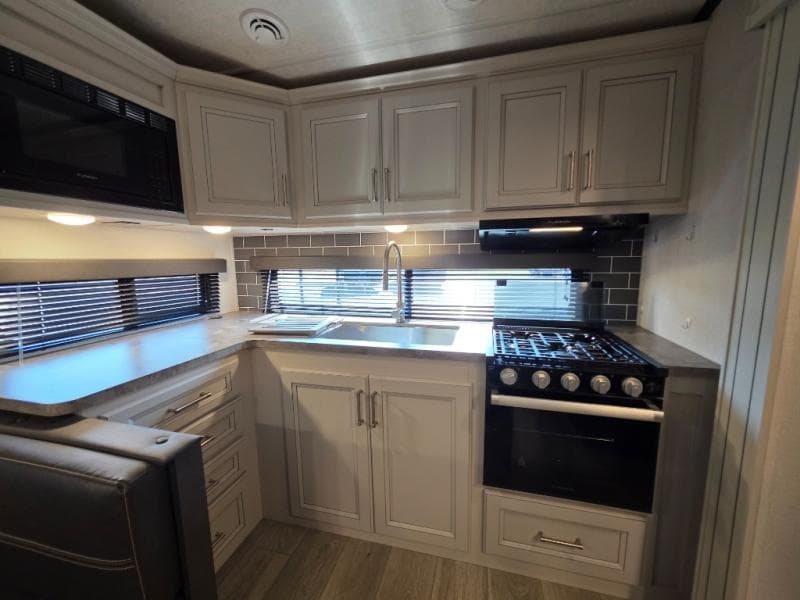 2025 Keystone 2025 Keystone Cougar Half-Ton - thumbnail 26