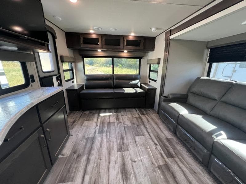 2023 Grand Design 2023 Grand Design Transcend - thumbnail 24