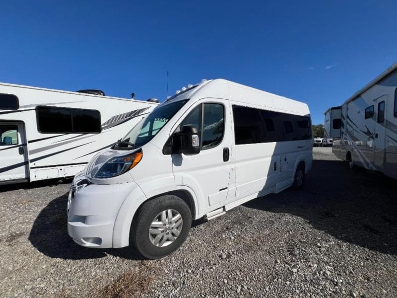 2021 Roadtrek 2021 Roadtrek Fuzion - thumbnail 4