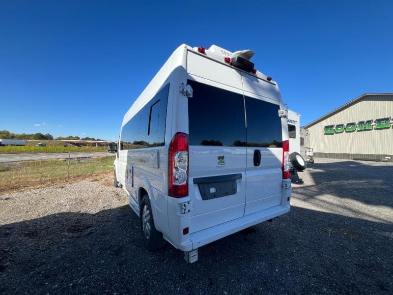 2021 Roadtrek 2021 Roadtrek Fuzion - thumbnail 5