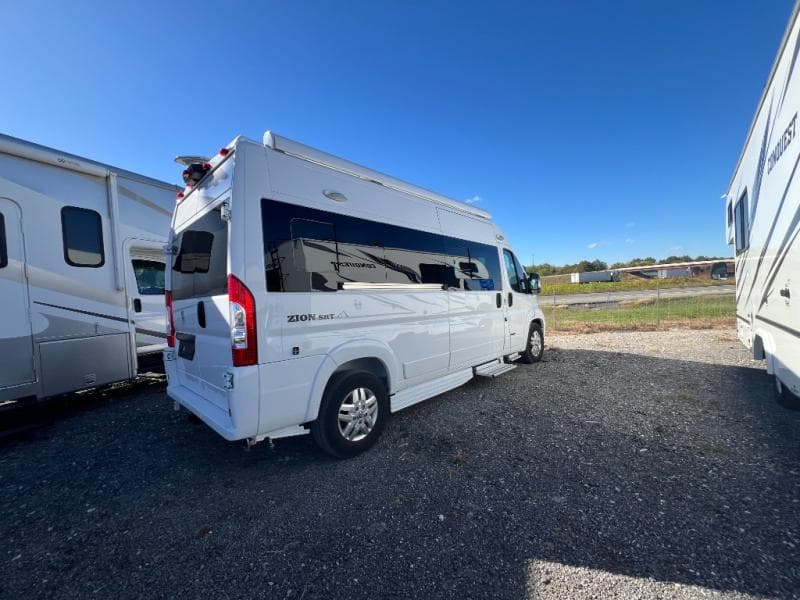 2021 Roadtrek 2021 Roadtrek Fuzion - thumbnail 6