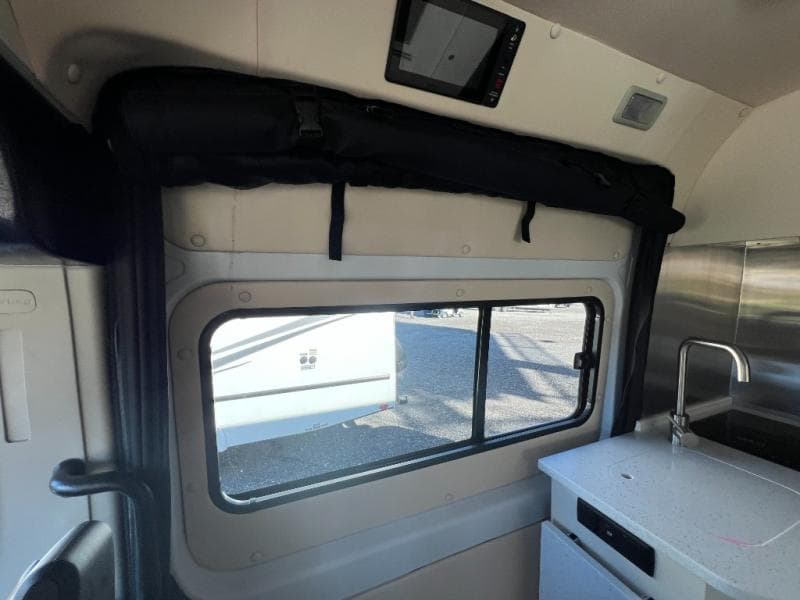 2021 Roadtrek 2021 Roadtrek Fuzion - thumbnail 12