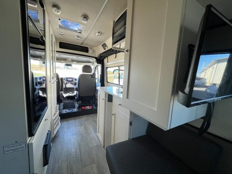 2021 Roadtrek 2021 Roadtrek Fuzion - thumbnail 18