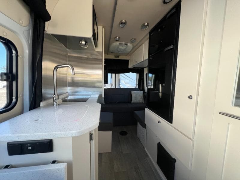 2021 Roadtrek 2021 Roadtrek Fuzion - thumbnail 21