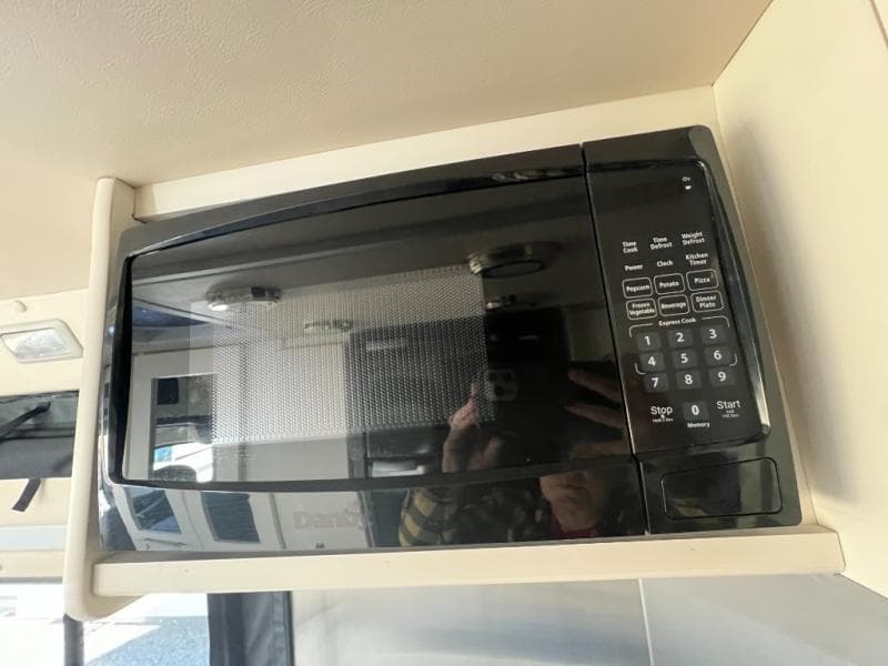 2021 Roadtrek 2021 Roadtrek Fuzion - thumbnail 24