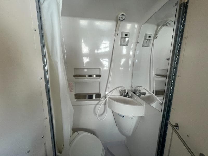 2021 Roadtrek 2021 Roadtrek Fuzion - thumbnail 32