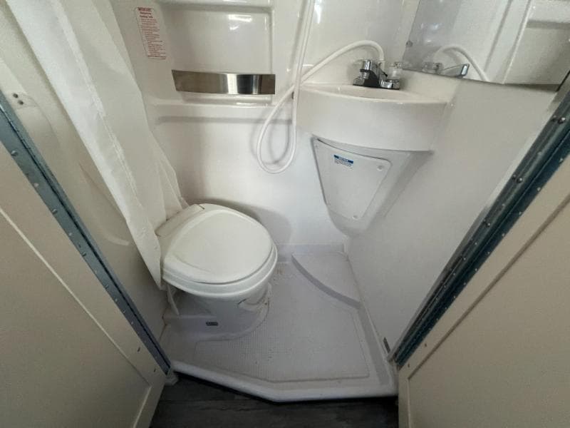 2021 Roadtrek 2021 Roadtrek Fuzion - thumbnail 33