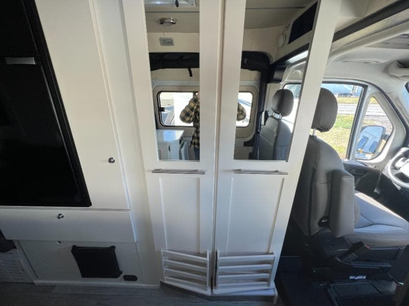 2021 Roadtrek 2021 Roadtrek Fuzion - thumbnail 35