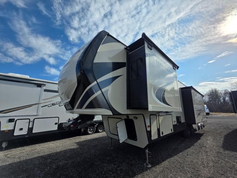 2018 Keystone 2018 Keystone Montana High Country - thumbnail 5