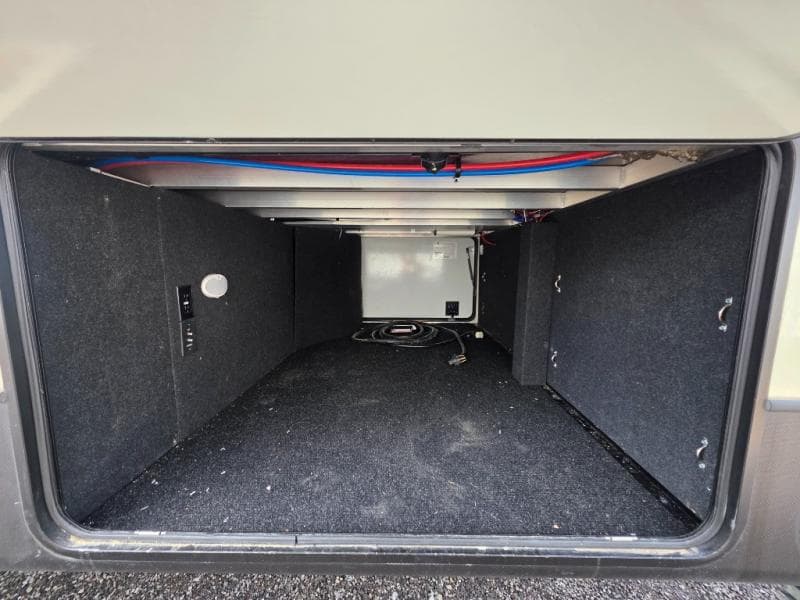 2018 Keystone 2018 Keystone Montana High Country - thumbnail 10