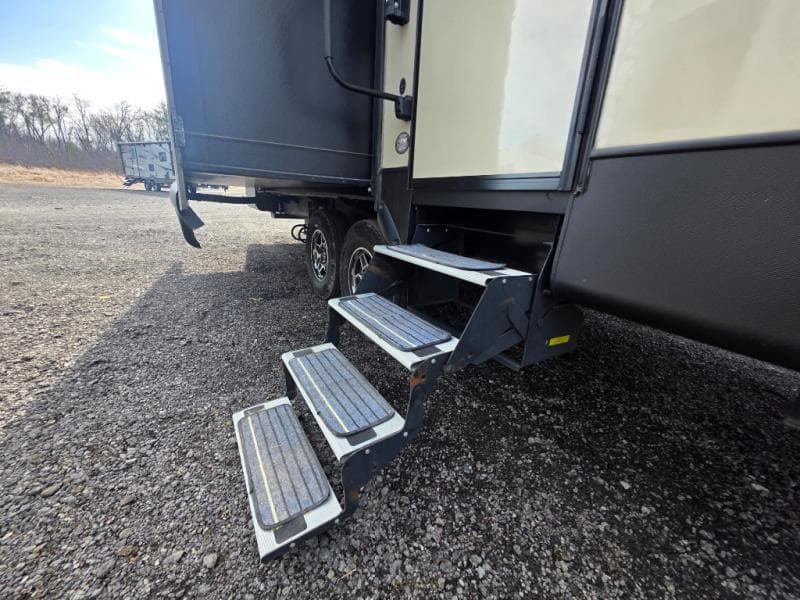 2018 Keystone 2018 Keystone Montana High Country - thumbnail 11