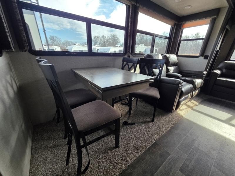 2018 Keystone 2018 Keystone Montana High Country - thumbnail 19