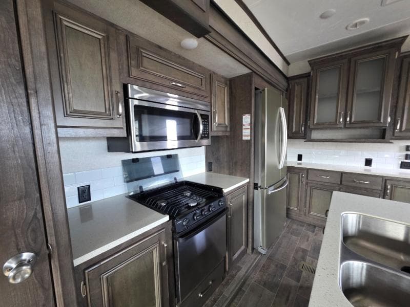 2018 Keystone 2018 Keystone Montana High Country - thumbnail 26