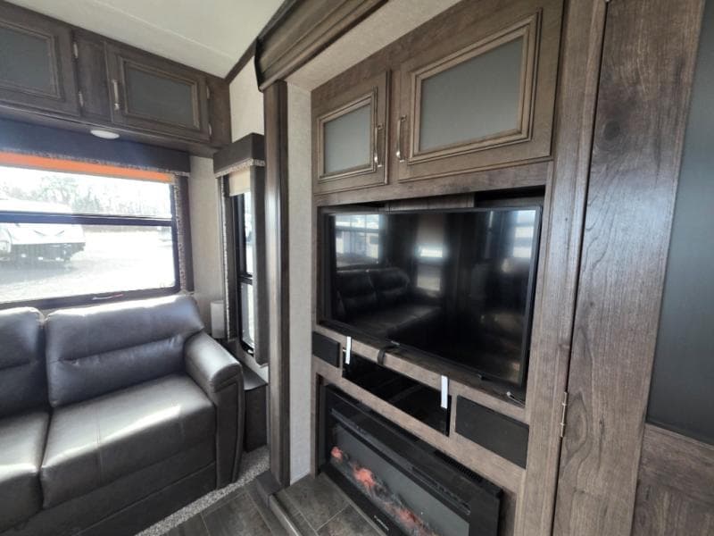 2018 Keystone 2018 Keystone Montana High Country - thumbnail 28