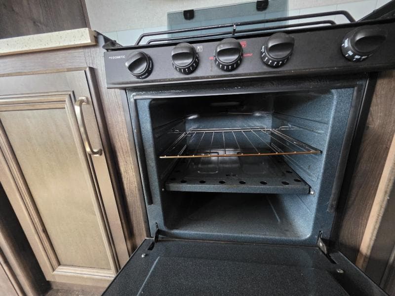 2018 Keystone 2018 Keystone Montana High Country - thumbnail 34