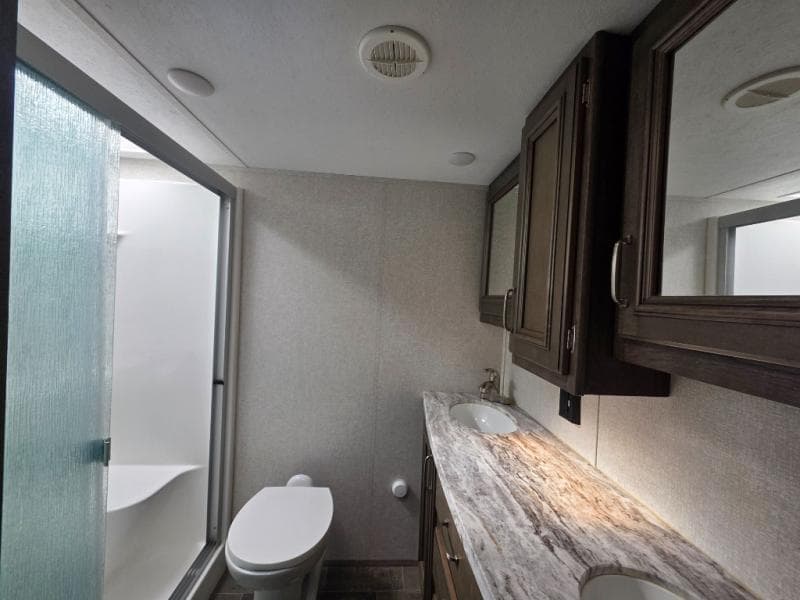 2018 Keystone 2018 Keystone Montana High Country - thumbnail 45