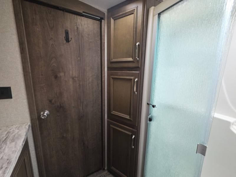 2018 Keystone 2018 Keystone Montana High Country - thumbnail 51