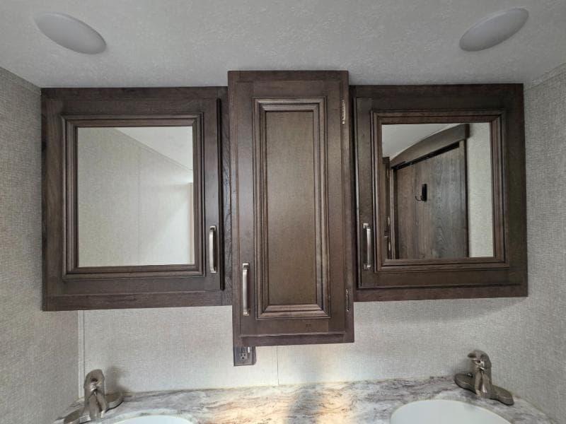 2018 Keystone 2018 Keystone Montana High Country - thumbnail 53