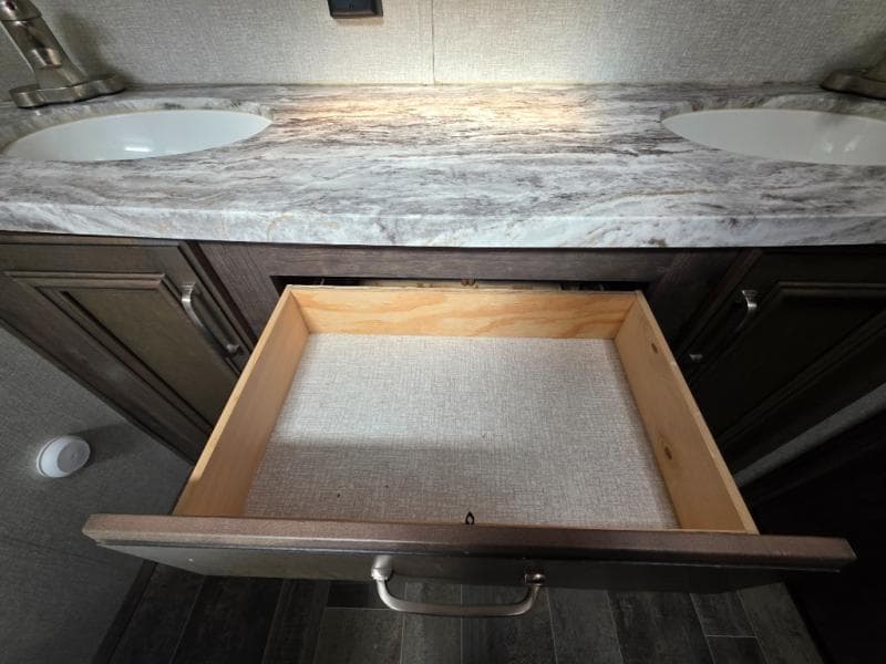 2018 Keystone 2018 Keystone Montana High Country - thumbnail 56