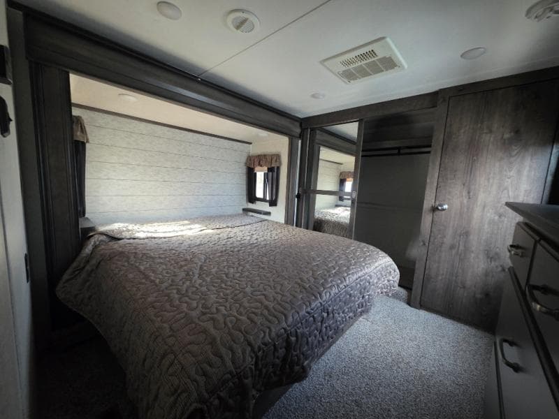 2018 Keystone 2018 Keystone Montana High Country - thumbnail 57