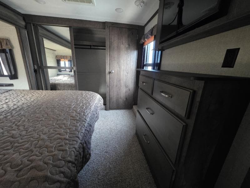 2018 Keystone 2018 Keystone Montana High Country - thumbnail 58