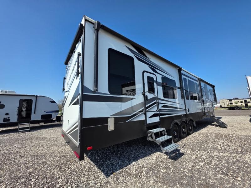 2021 Keystone 2021 Keystone Raptor - thumbnail 6