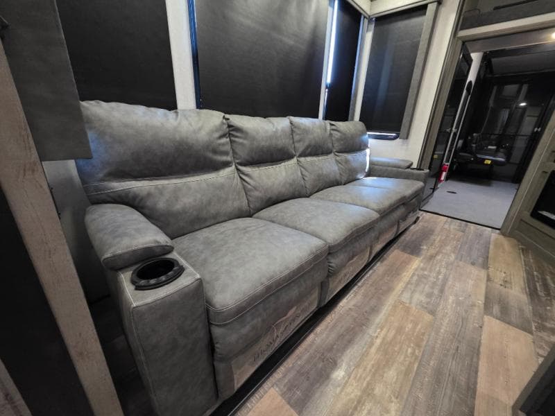 2021 Keystone 2021 Keystone Raptor - thumbnail 24