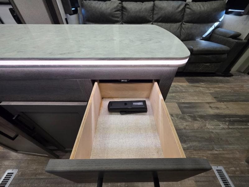 2021 Keystone 2021 Keystone Raptor - thumbnail 33