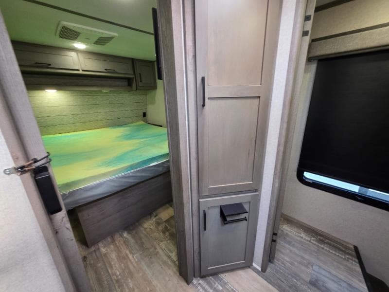 2021 Keystone 2021 Keystone Raptor - thumbnail 47