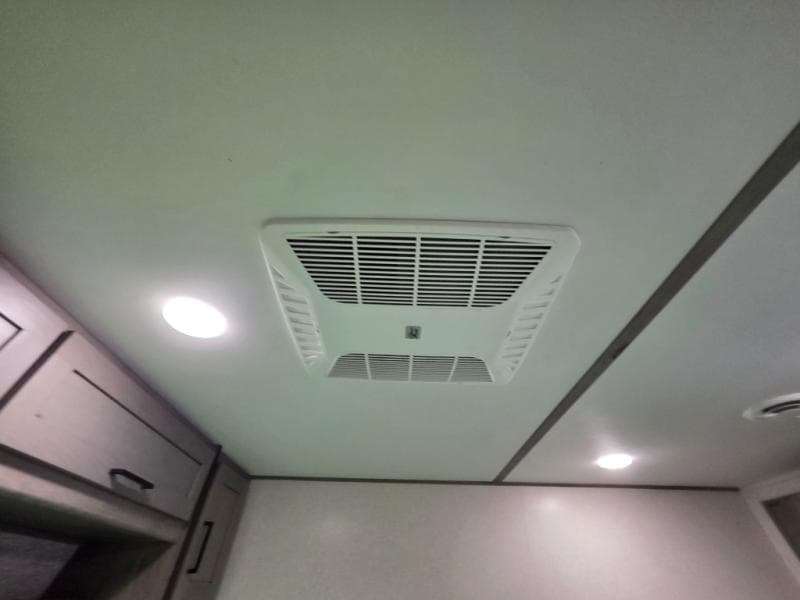 2021 Keystone 2021 Keystone Raptor - thumbnail 53