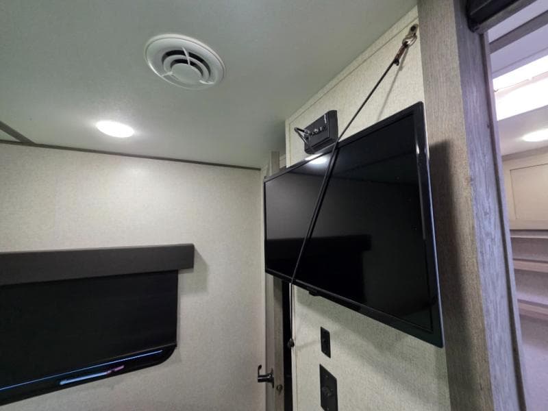 2021 Keystone 2021 Keystone Raptor - thumbnail 56