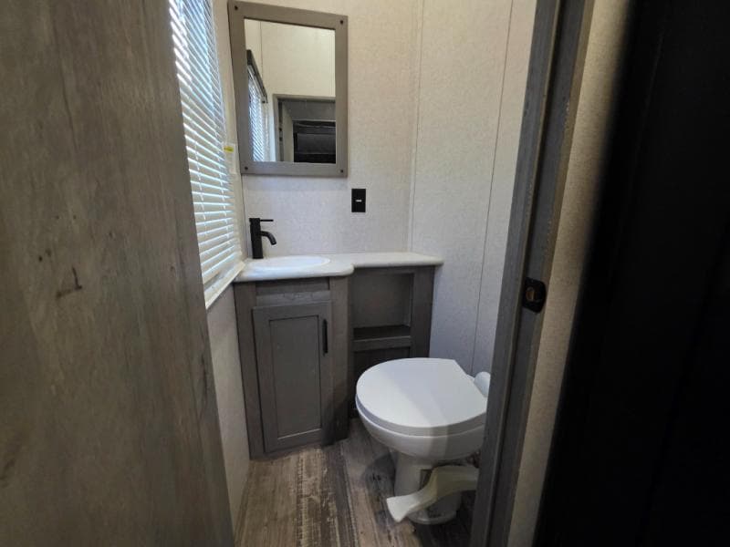 2021 Keystone 2021 Keystone Raptor - thumbnail 61