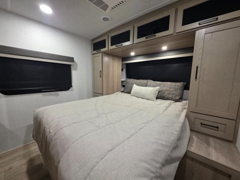 2026 Forest River 2026 Forest River Rockwood Ultra Lite - thumbnail 42