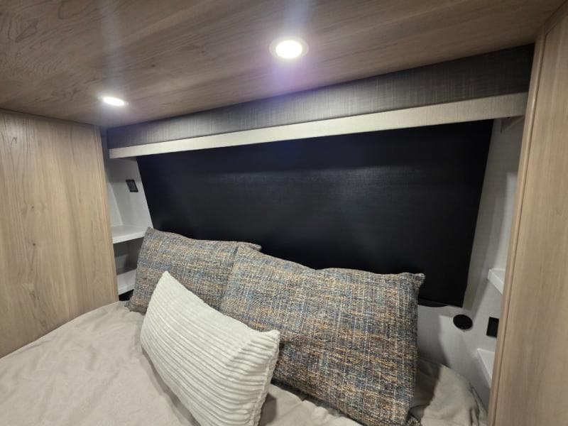 2026 Forest River 2026 Forest River Rockwood Ultra Lite - thumbnail 43