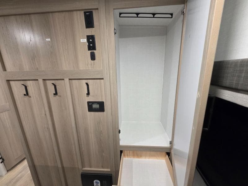 2026 Forest River 2026 Forest River Rockwood Ultra Lite - thumbnail 47